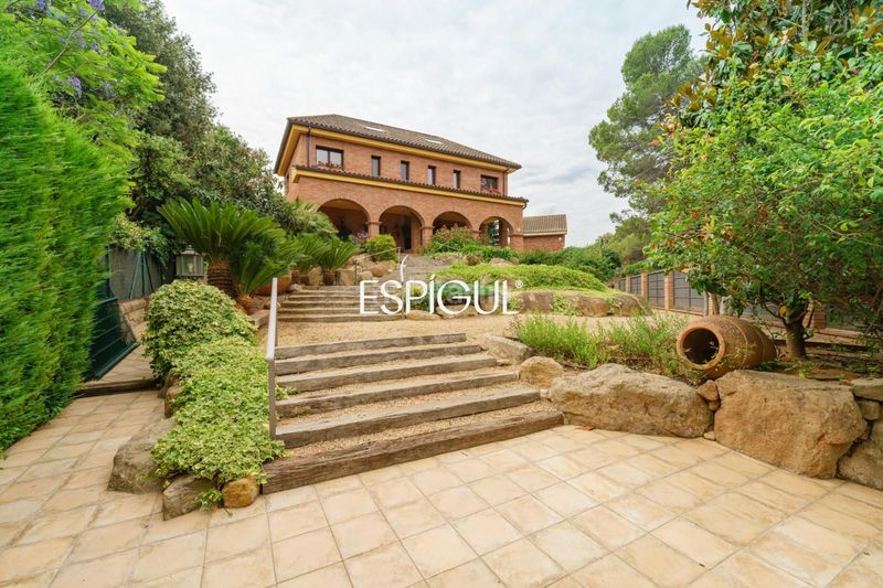 Foto 01f5a97f-e388-409f-b552-2185e8591891. Casa amb calefacció aparcament piscina a Valldoreix Sant Cugat del Vallès