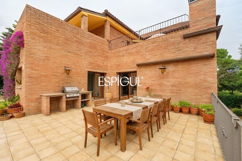 Foto 384bdb6c-0a7d-4355-835e-5dbd19001e86. Casa amb calefacció aparcament piscina a Valldoreix Sant Cugat del Vallès