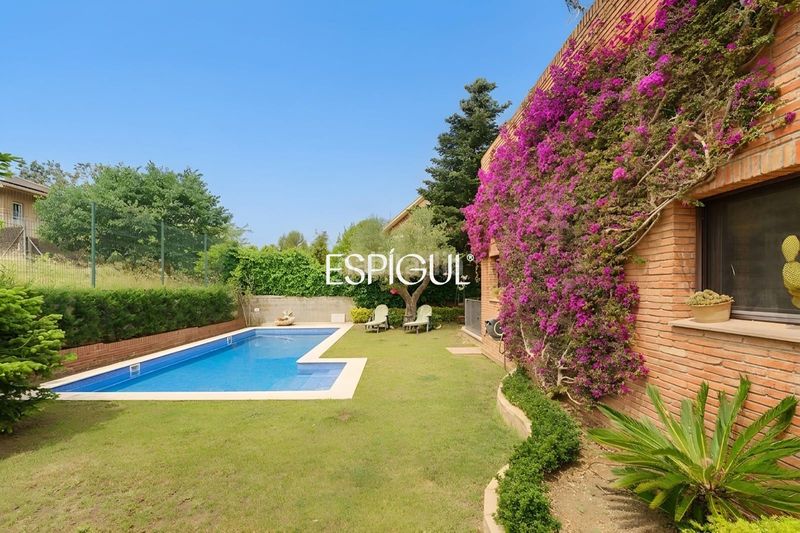 Foto 5221ce59-579f-441b-b82d-96612d4ab45d. Casa amb calefacció aparcament piscina a Valldoreix Sant Cugat del Vallès