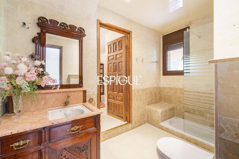 Foto c78e0dbf-843e-4dfd-94b3-4e332426e526. Casa amb calefacció aparcament piscina a Valldoreix Sant Cugat del Vallès