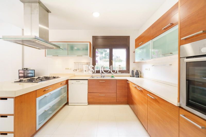 Foto d3b61efb-7cfc-4e89-a1ca-b8b9e5569528. Casa amb calefacció aparcament piscina a Valldoreix Sant Cugat del Vallès