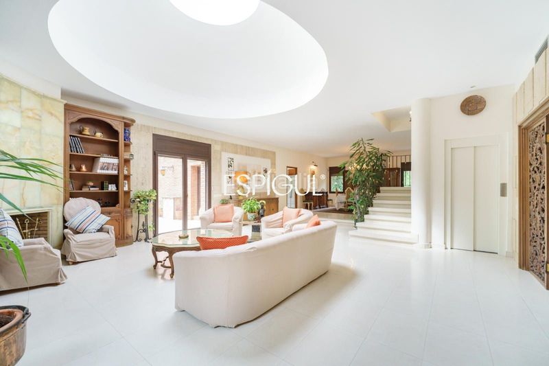 Foto f4e435a2-6c52-424d-bd17-ae900880724c. Casa amb calefacció aparcament piscina a Valldoreix Sant Cugat del Vallès