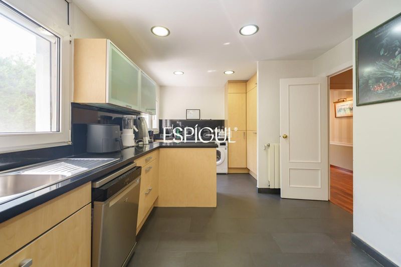 Foto 5a31ae89-2a1b-4868-a0c1-703b4e201559. Casa amb calefacció aparcament piscina a Mira-sol Sant Cugat del Vallès