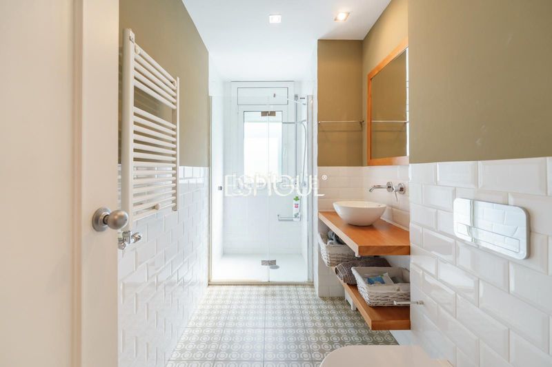 Foto 5e309f28-6fba-4148-9cf6-378d0f63da28. Casa amb calefacció aparcament piscina a Mira-sol Sant Cugat del Vallès