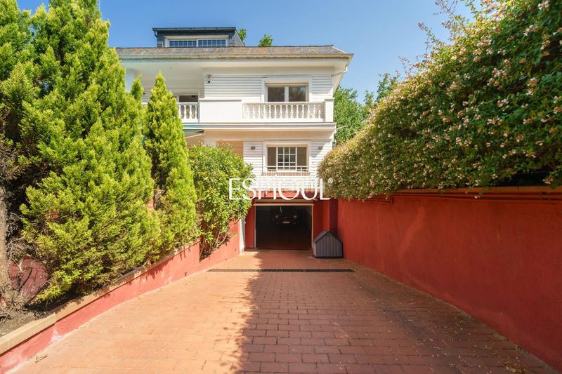 Foto 7506bd29-2f76-43c4-bfeb-64b082690342. Casa amb calefacció aparcament piscina a Mira-sol Sant Cugat del Vallès