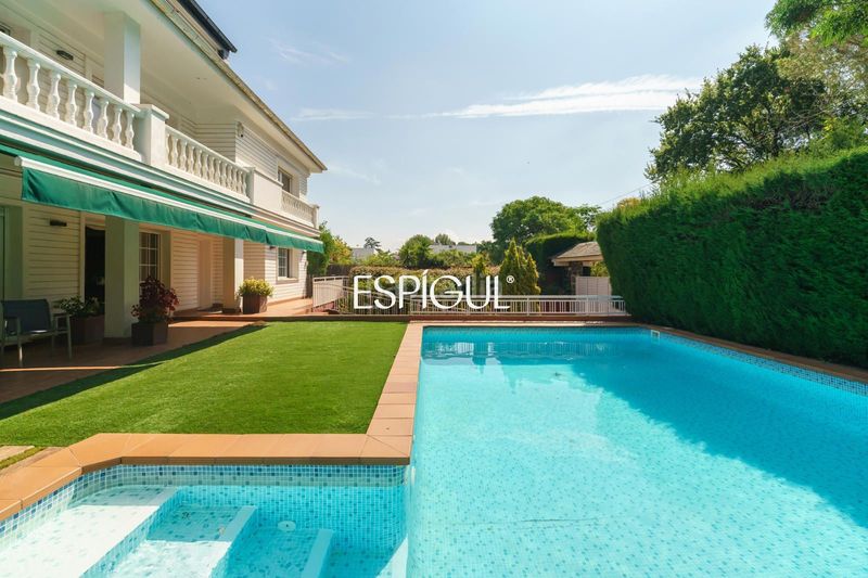 Foto ba3e4451-03d6-4363-aaa8-36e892e078db. Casa amb calefacció aparcament piscina a Mira-sol Sant Cugat del Vallès