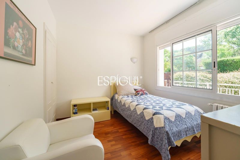 Foto ec204573-408b-484b-864c-0423b578085f. Casa amb calefacció aparcament piscina a Mira-sol Sant Cugat del Vallès