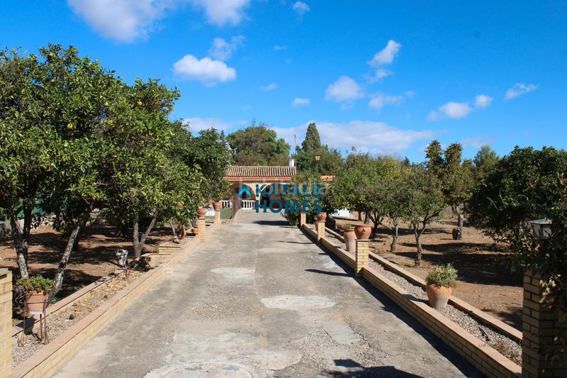 Foto 21056b15-96eb-41ee-8b50-75a8888fb8ec. Chalet  en venta Nuevo Bulevar en Nuevo Bulevar Mairena del Aljarafe