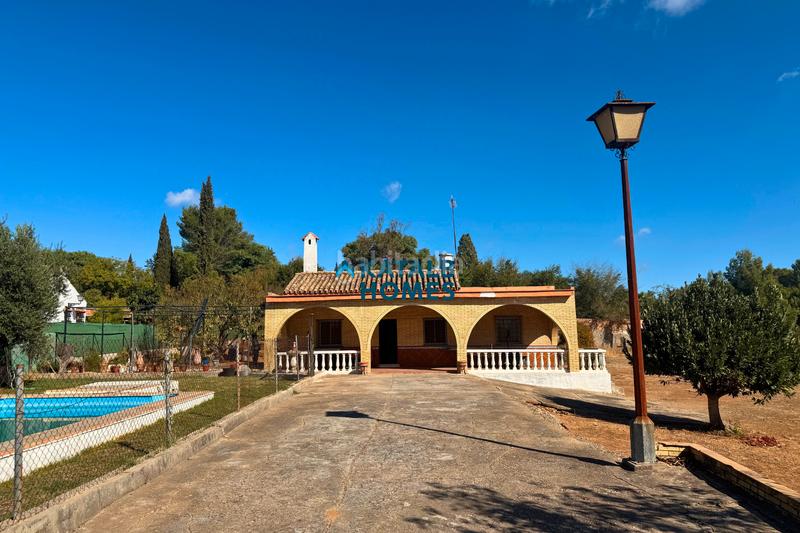 Foto 46a6dab5-1408-4caf-96c0-1a9e1d8e1c7d. Chalet  en venta Nuevo Bulevar en Nuevo Bulevar Mairena del Aljarafe