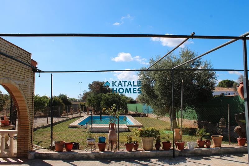 Foto 838fa9b9-a7e8-4463-97c7-5d60f57ea50b. Chalet  en venta Nuevo Bulevar en Nuevo Bulevar Mairena del Aljarafe