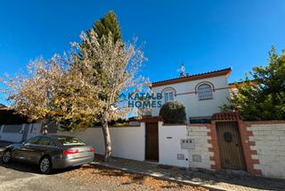 Affitto Chalet in Gelves. Chalet pareado en alquiler