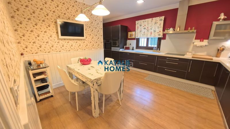 Foto 57b0713f-e51b-455f-a471-b053df9eec72. Chalet en calle cáceres 8 en Las Almenas Tomares