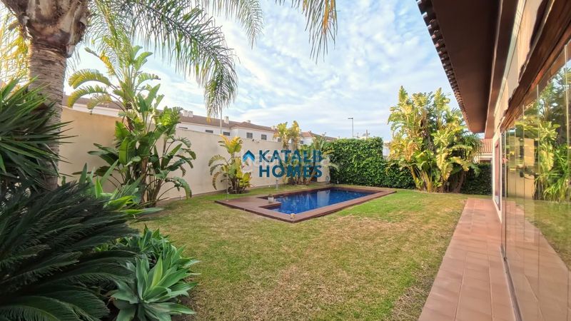 Foto 6c27ef6f-3b9c-4a94-aa45-0d6c014cda01. Chalet en calle cáceres 8 en Las Almenas Tomares