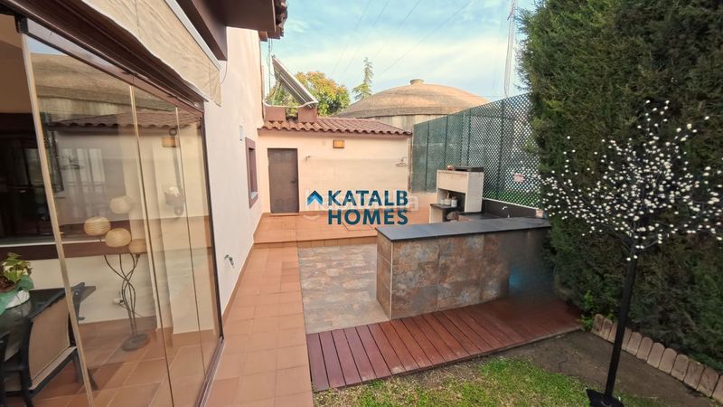 Foto 362c5d51-a0d9-4eca-b09f-6582e2104a0e. Xalet amb aparcament piscina a Las Almenas Tomares