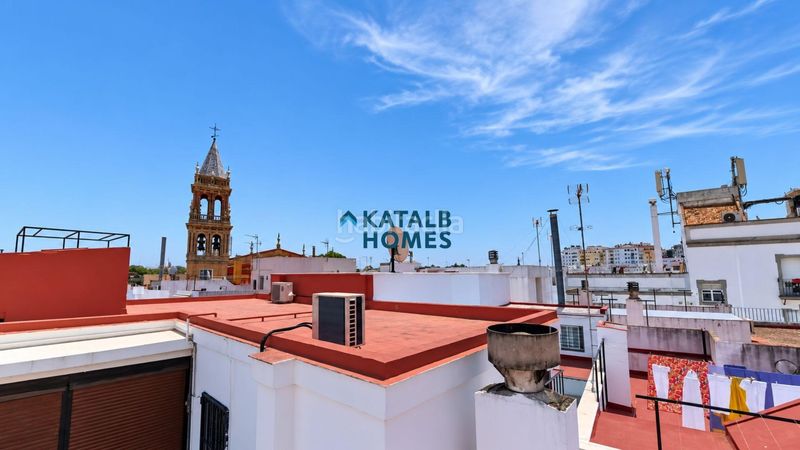 Foto 7cf998ca-d8d2-4b96-b59a-a99146b42efc. Planta baixa a Triana Casco Antiguo Sevilla