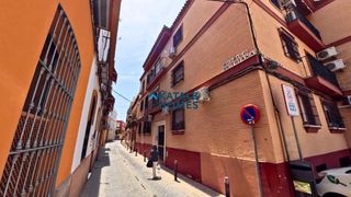 Planta baixa  Rodrigo de triana. Amplio bajo con licencia turística y patio privativo