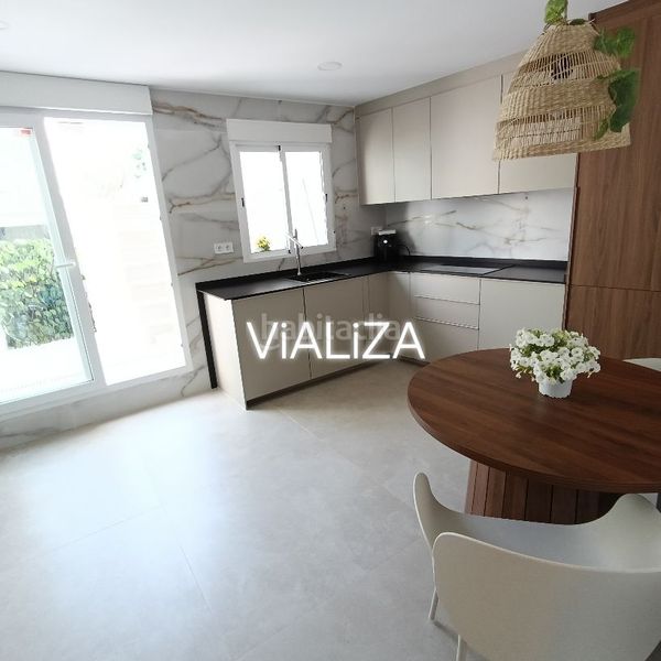 Foto afb341c5-7a33-4018-9c0e-24eff9d8a6a7. Casa adossada amb piscina a Manuel