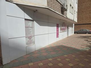 Local Comercial en Calle de Miguel Bueno