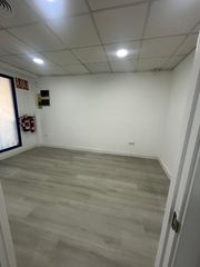 Local Comercial a Plaza las Angustias 11