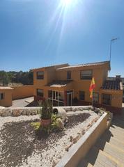 Chalet en Calle de doña francisca y don francisco fausto 5. Exclusivo chalet con casi 1000 metros de parcela