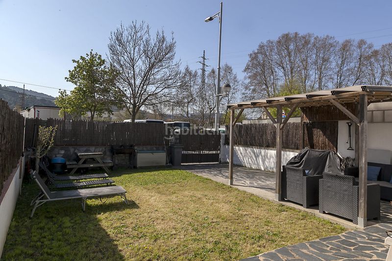 Foto 2b898190-bae3-4bb0-bb57-e2ae18cba847. Casa aparellada amb calefacció a Sant Celoni