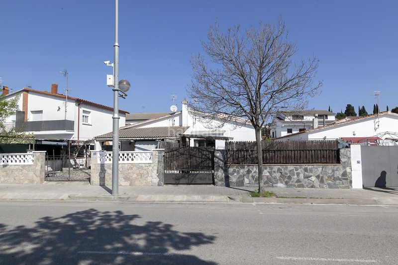 Foto b5d0634e-dee2-4b69-b6a4-471621aab7ea. Casa aparellada amb calefacció a Sant Celoni