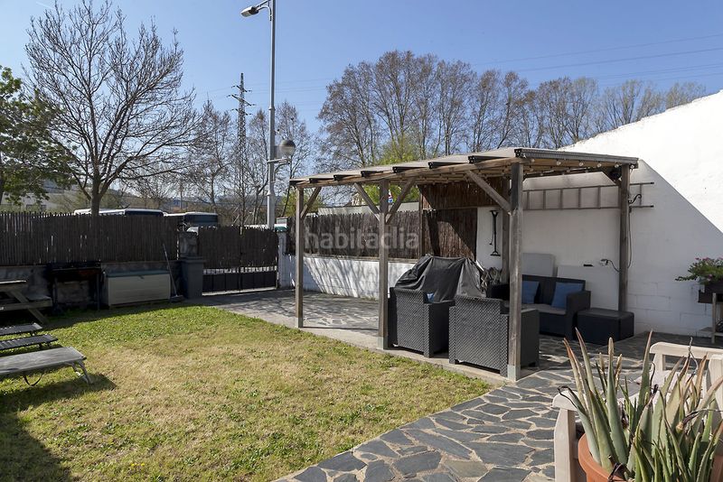 Foto b5da1498-dcd3-4702-88e6-5b4279680e8a. Casa aparellada amb calefacció a Sant Celoni