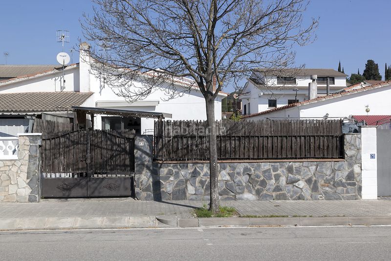 Foto d6086518-df63-4776-bdbd-8724c3fb8c11. Casa aparellada amb calefacció a Sant Celoni