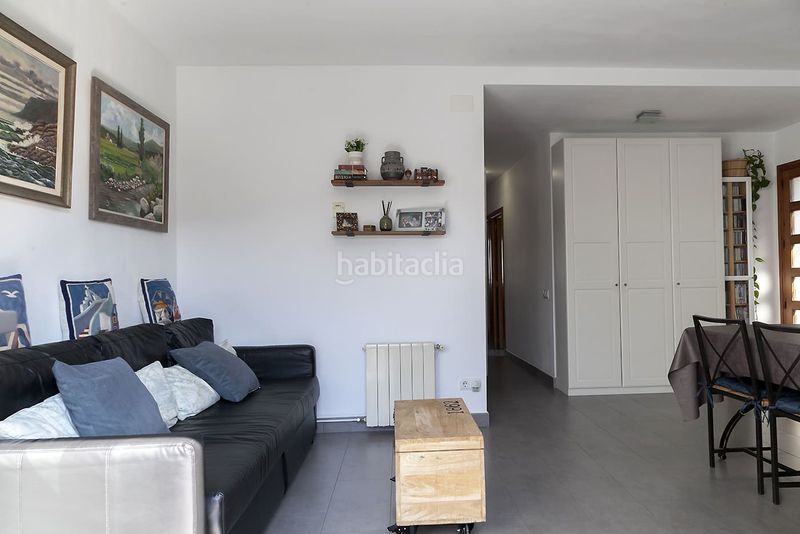 Foto ee16633f-1a5c-40f2-8bb9-f9c3d98452c3. Casa aparellada amb calefacció a Sant Celoni