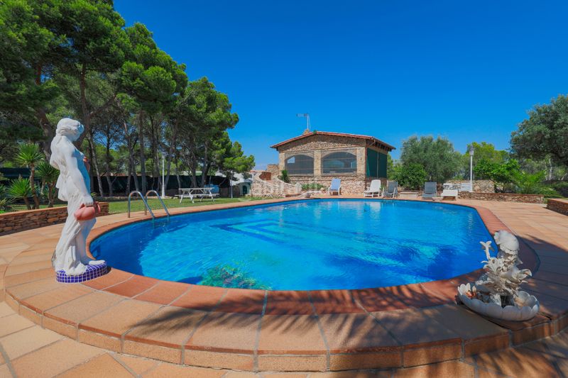 Foto c652135a-de83-48b3-8cc3-6ad9ad5ad301. Chalet in carrer de la migdiada 40 in Mas Borràs-Coto del Rey Vendrell (El)