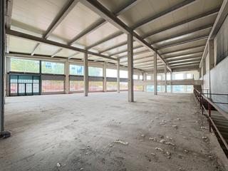 Miete Fabrikhalle in Norte. Naves comerciales en parque comercial zona corchera
