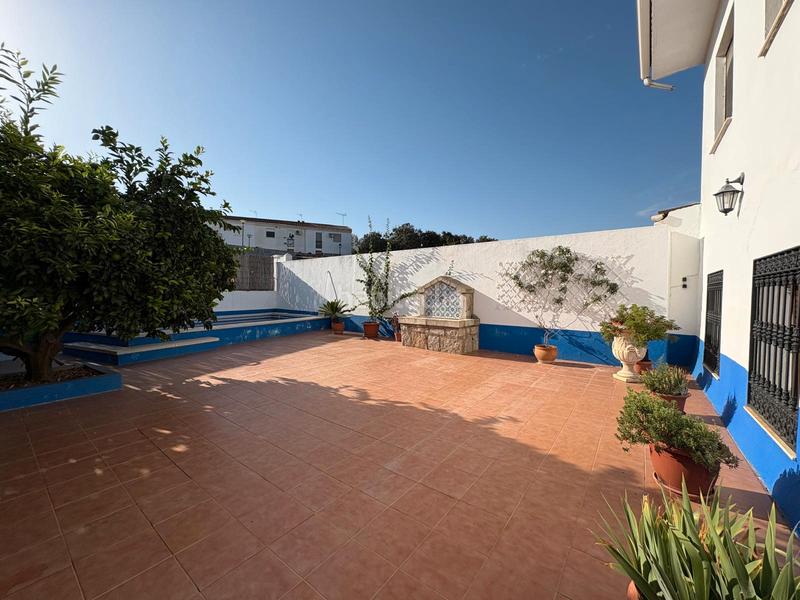 Foto 1e59535f-2306-4994-975c-5551dd03d077. Casa  con piscina y amplio terreno en Aljucén