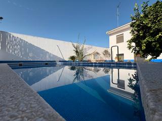 Haus in Aljucén. Casa con piscina y amplio terreno en aljucén