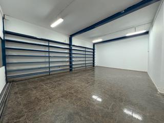 Miete Fabrikhalle in Oeste. Nave industrial en el casco urbano de mérida