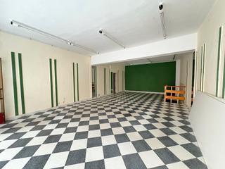 Local Comercial en Centro. Local comercial en zona centro con gran escaparate