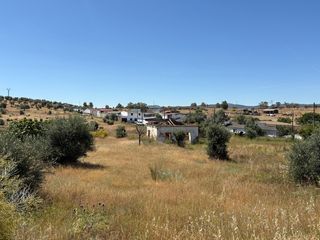 Landgut in Oeste. Parcela junto a merida con posibilidad de edificación