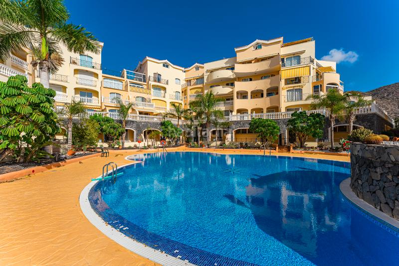 Foto 7e58c36b-9b6b-42de-89b6-9621f8510bed. Piso  en venta en parque tropical, Los Cristianos, en Arona