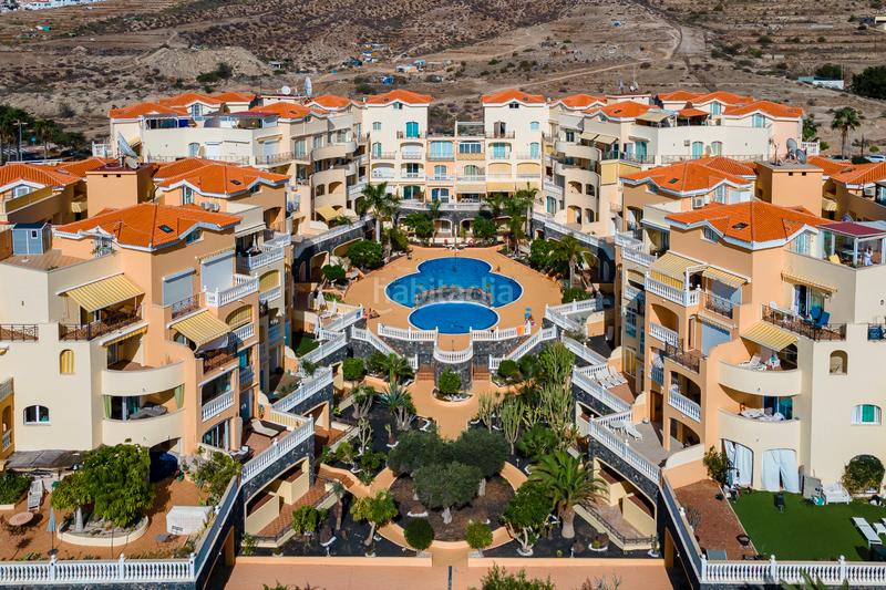 Foto dfcf8d3f-317b-416b-8e6c-4b8058adeb6d. Piso  en venta en parque tropical, Los Cristianos, en Arona