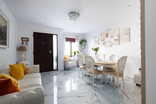 House in Carrer gran 41. Oportunidad!  excepcional modernizada planta baja de tres altura