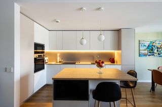 Pis a Carrer carrer uruguay 6. Can domenge complejo residencial de alto standing   palma   .  e