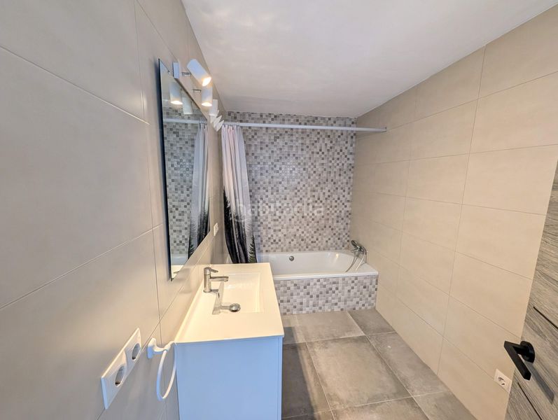Foto d91c7bed-3143-4787-81a3-4aecde0ecb91. Casa amb aparcament a Muro
