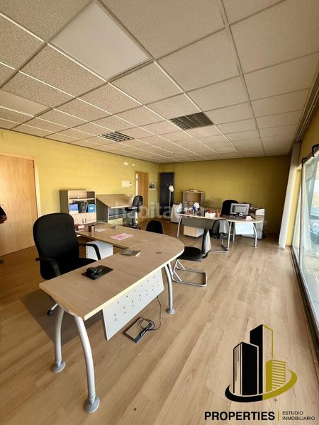 Foto f77cb306-e05c-44ea-b80b-e64f0b04b0f9. Bâtiment à usage industriel dans Béjar