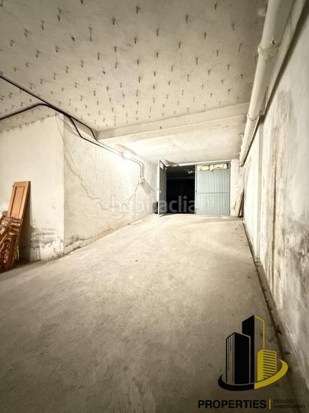 Foto f0ec8324-dfa9-4766-9f8f-2d2785204493. Parking coche en Guijuelo