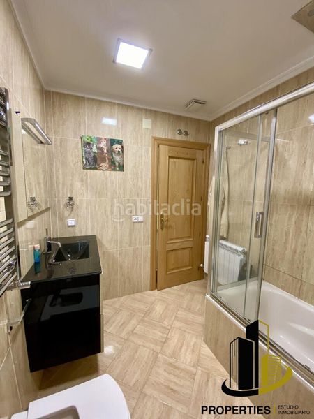 Foto 39dcb5bd-bf3e-48da-9610-a622595b0412. Edifici a Guijuelo