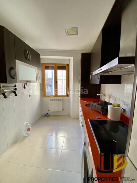 Foto aa1df0ff-f488-4d94-b8e3-c8c204142a8e. Edifici a Guijuelo