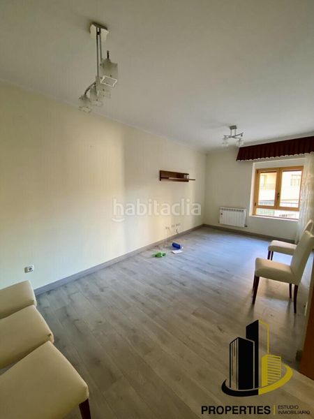 Foto bb81bf66-b5fd-4a8d-8820-1bfba2f90425. Edifici a Guijuelo