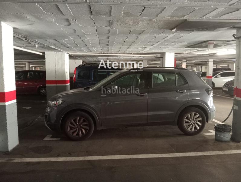 Foto 0b4bcbb4-3154-45a0-968a-81f542ed0544. Parking voiture dans Horta Barcelona