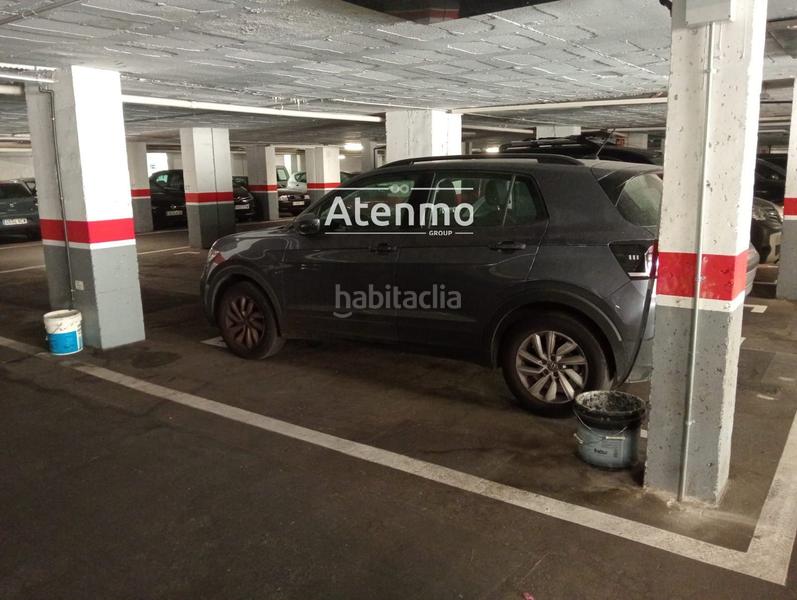 Foto d5a61709-4dfa-424f-b4f0-dc01597c18c4. Parking voiture dans Horta Barcelona