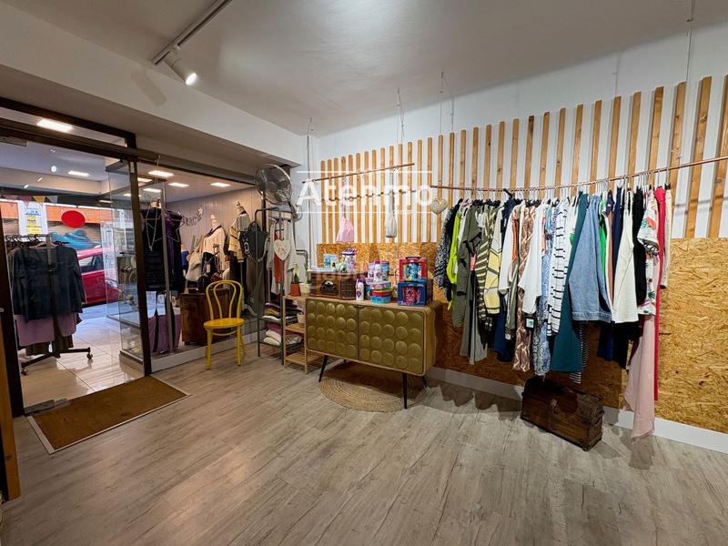 Foto 80ad89e6-b12d-49f6-9568-47fa7c308e92. Traspàs local comercial a Horta Barcelona