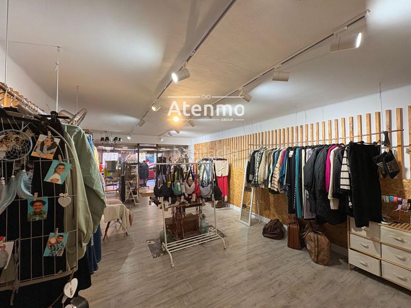 Foto ca08d6df-d34e-4e0a-86f0-cc3b8eeb4f75. Traspaso local comercial baixada de la plana Horta negocio de moda en traspaso en Barcelona